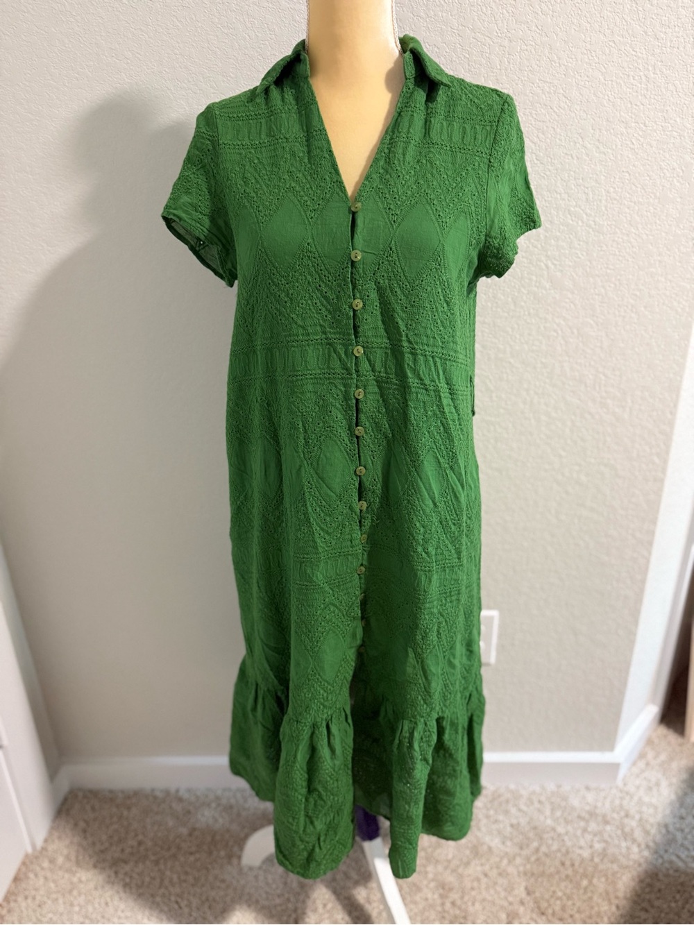 Chicwish Emerald Eyelet Belted Midi Dress - Picture 3 of 11